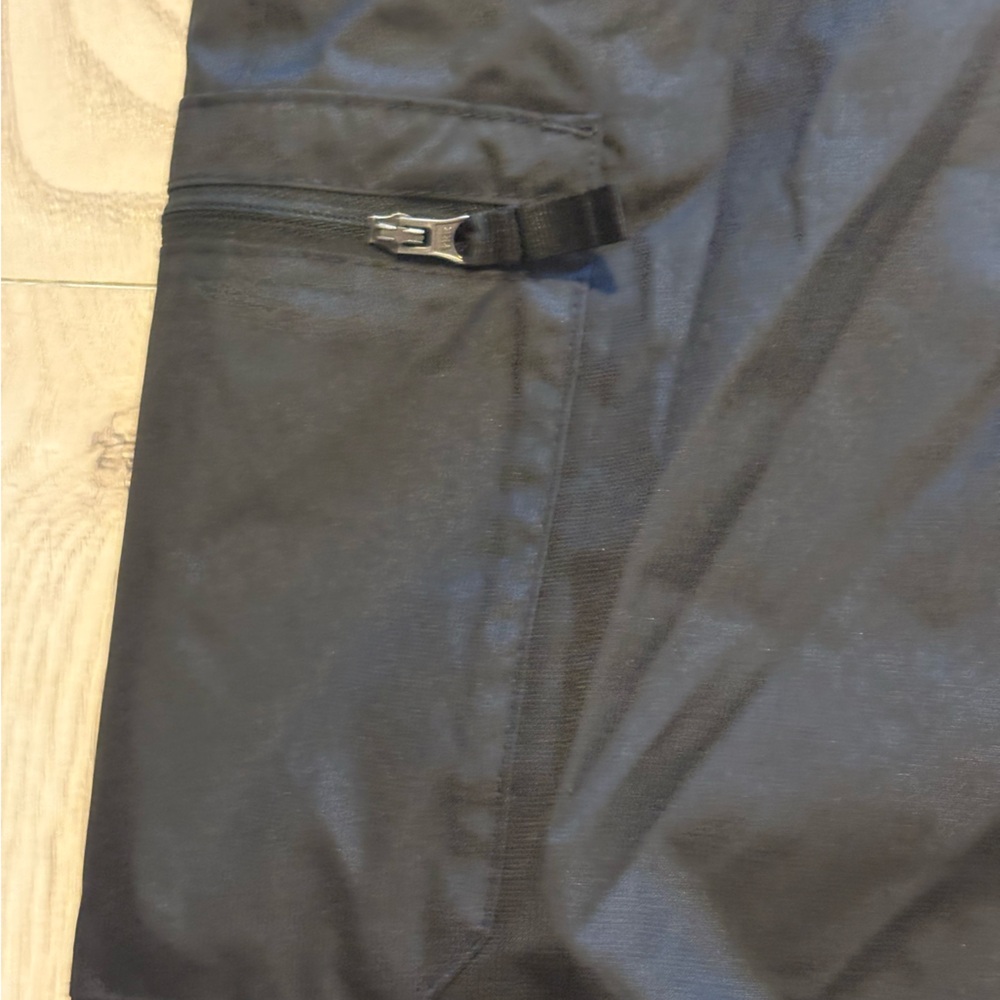 THE NORTH FACE Black Snow Pants size Youth Medium 10-12. EUC look new EZ Grow - Picture 3 of 13